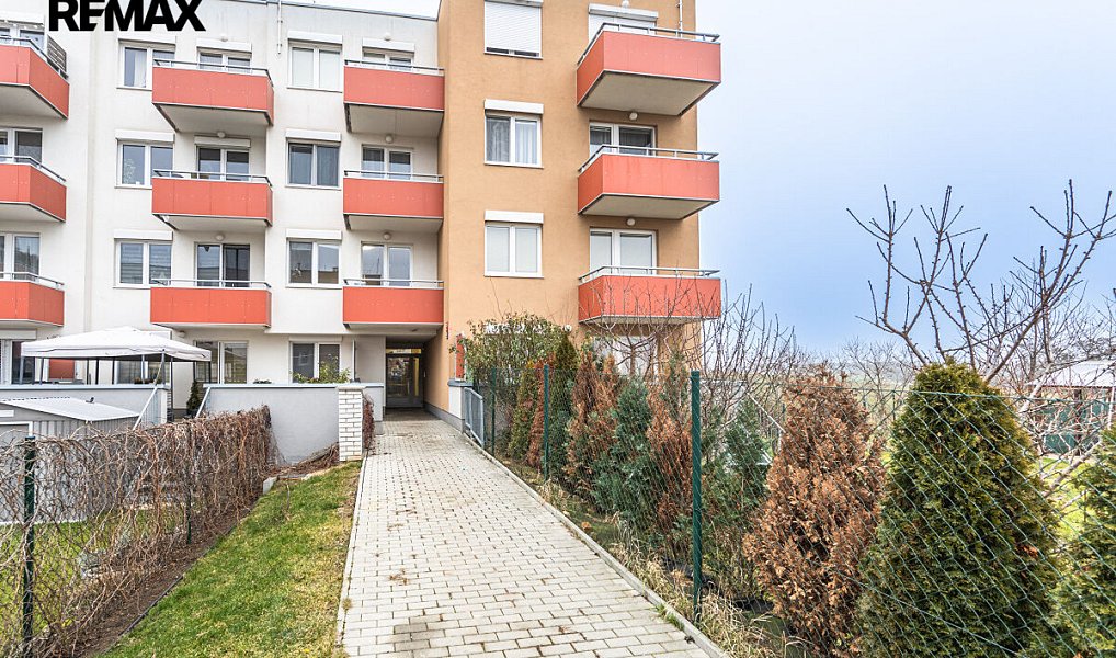 Pronájem bytu 1+kk 33 m², Praha – náhled fotky 3
