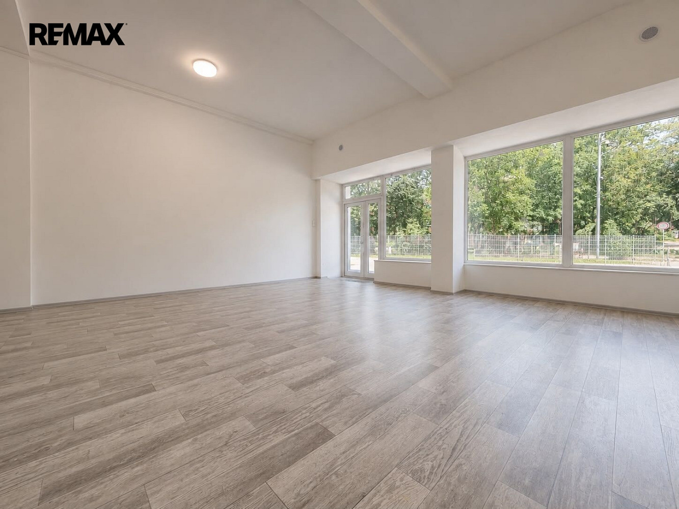 Pronájem obchodních prostor 72 m²