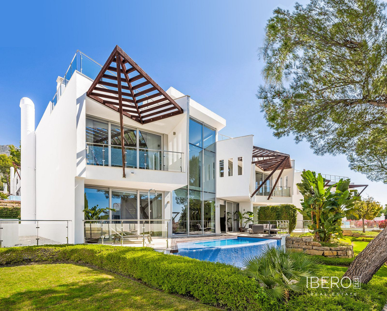 Prodej domu 385 m² s pozemkem 385 m²