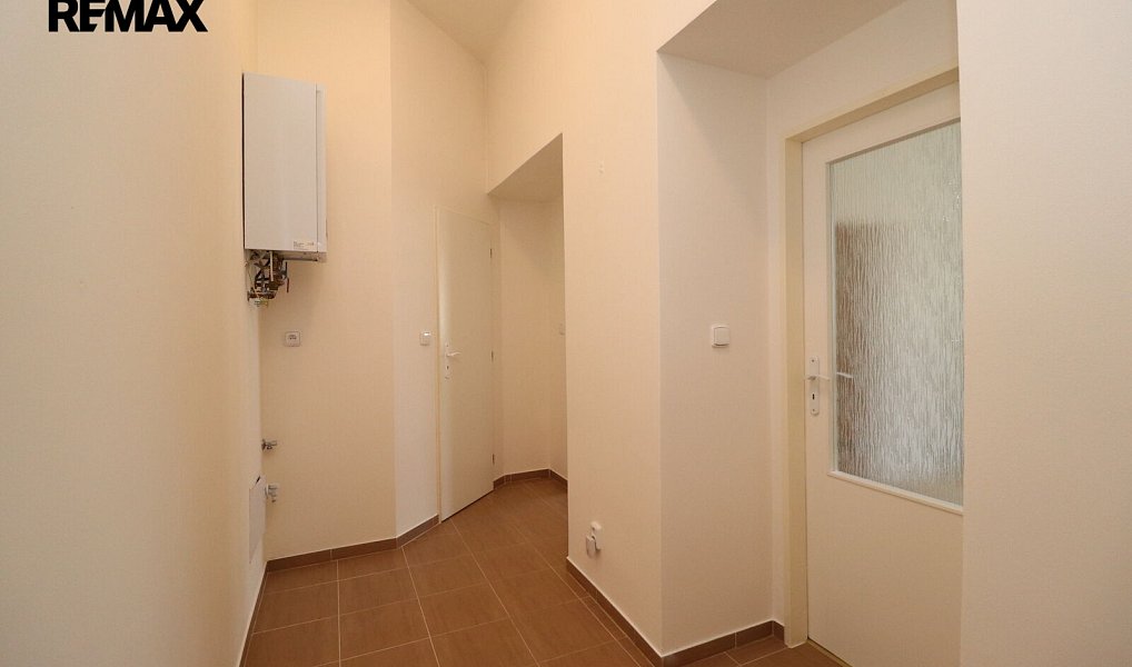 Pronájem bytu 2+kk 40 m², Praha – náhled fotky 9