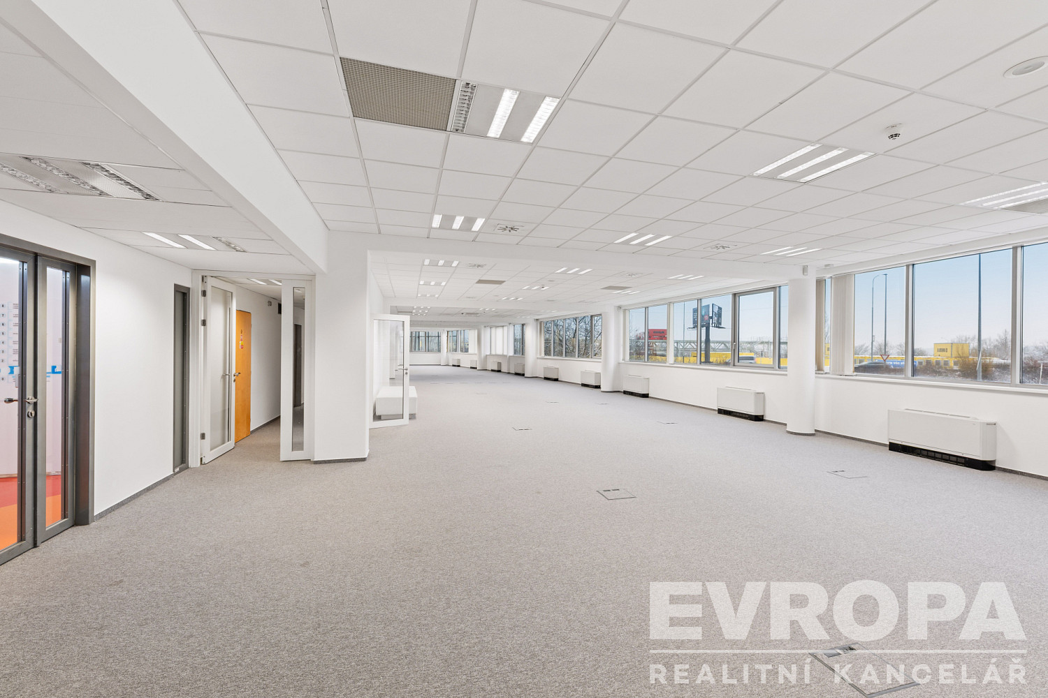 Pronájem kanceláře 956 m² – fotografie 5