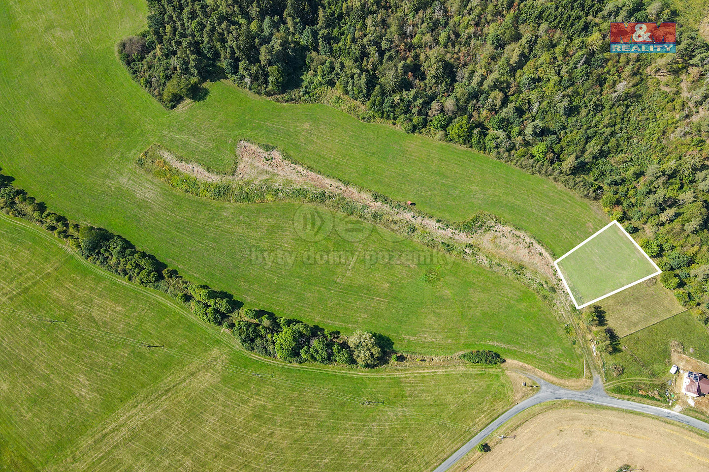 Prodej stavebního pozemku 1 607 m² – fotografie 3