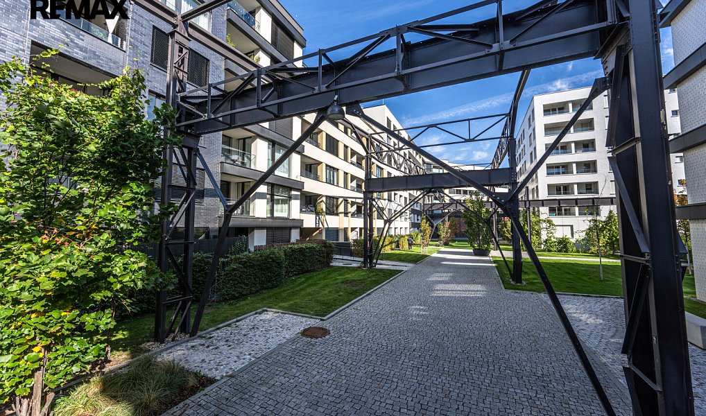 Pronájem bytu 2+kk 60 m², Praha – náhled fotky 3