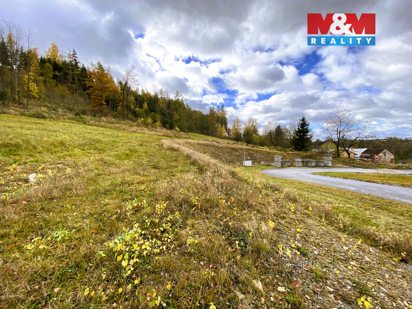 Prodej stavebního pozemku 2 385 m² – fotografie 2