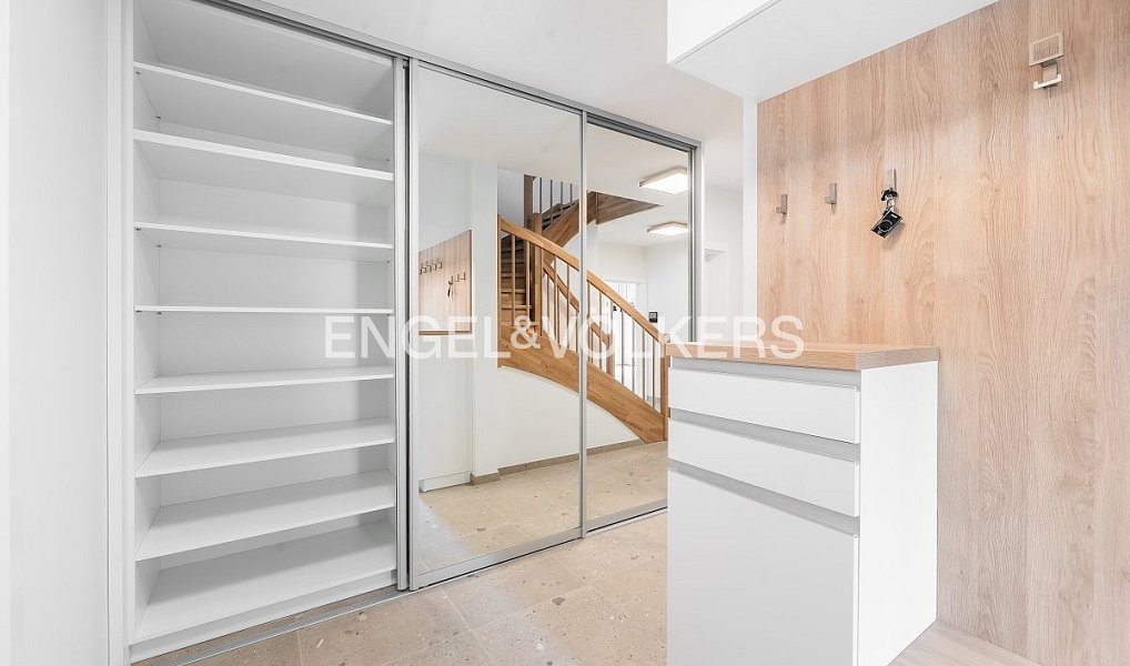 Pronájem domu 167 m² s pozemkem 662 m², Praha – náhled fotky 11