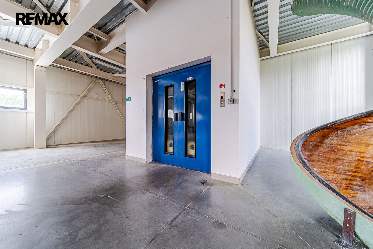 Prodej výrobních prostor 4 050 m² – fotografie 3
