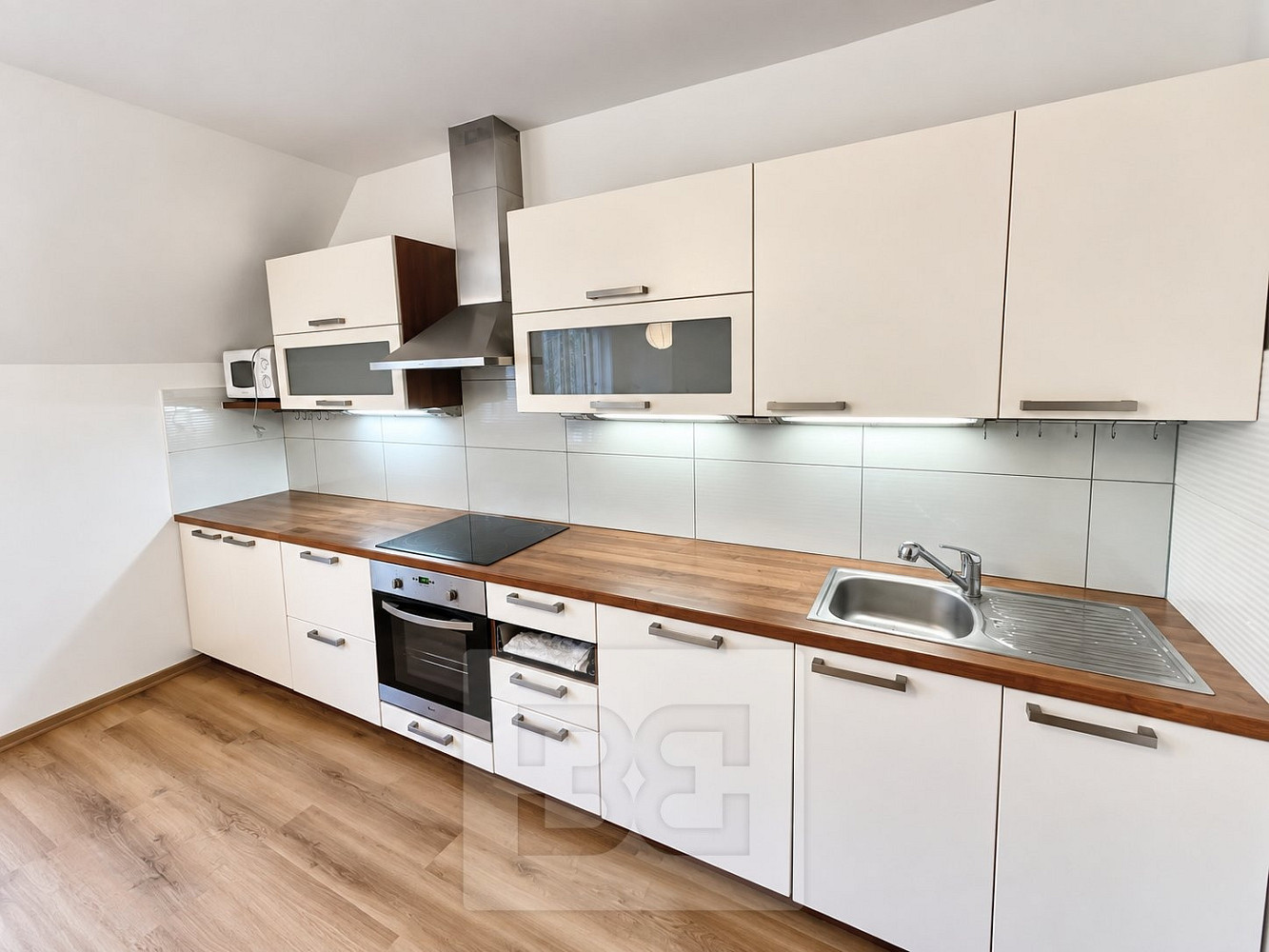 Pronájem bytu 4+1 99 m² – fotografie 4
