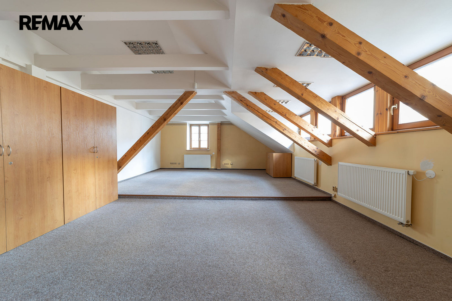 Prodej nájemního domu, činžáku 220 m² – fotografie 2