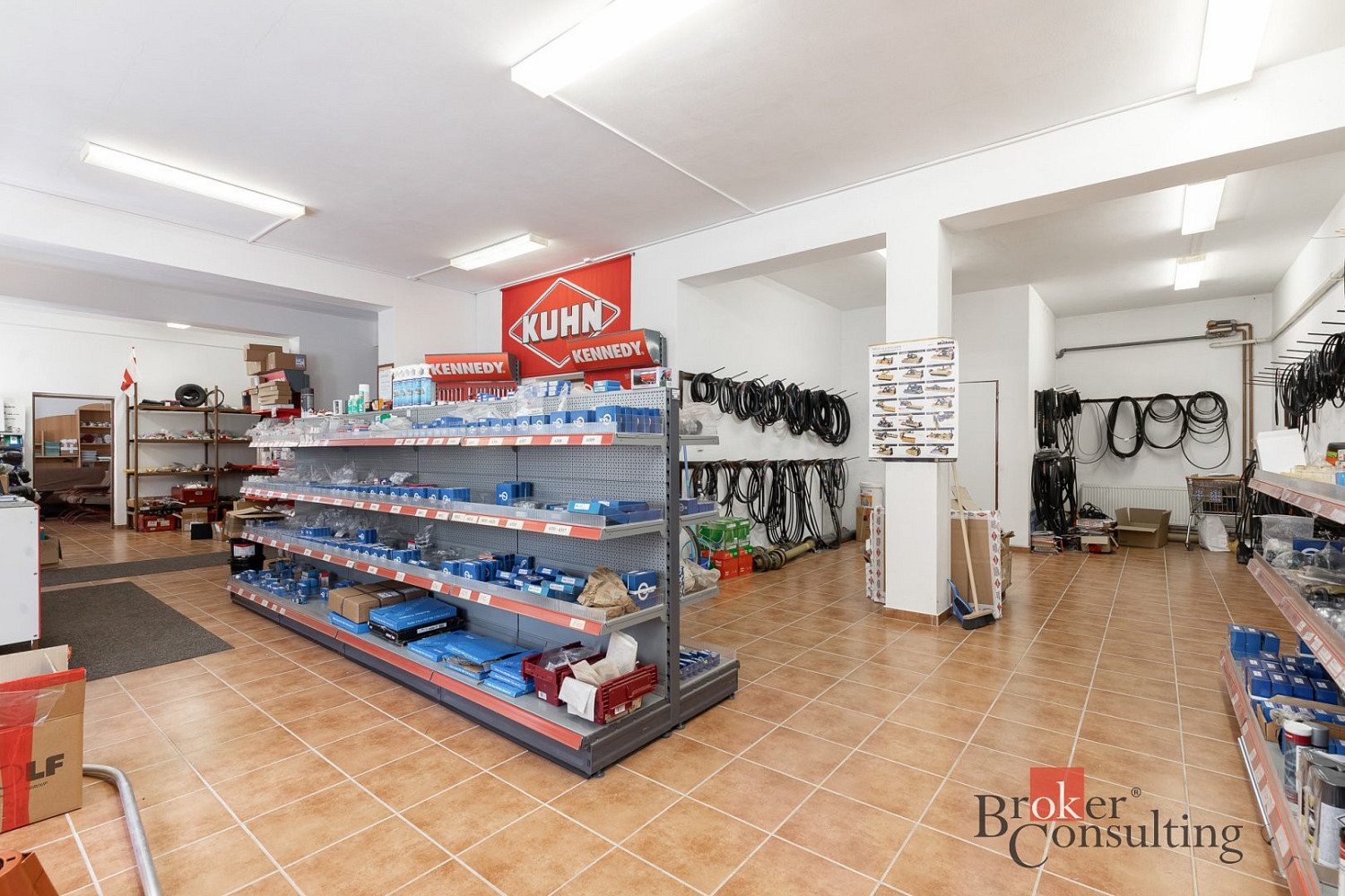 Pronájem kanceláře 225 m² – fotografie 2