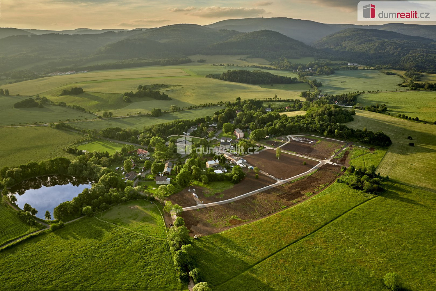 Prodej stavebního pozemku 962 m² – fotografie 4