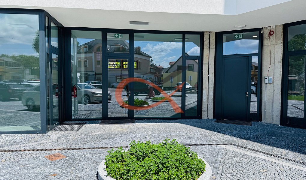 Pronájem obchodních prostor 52 m², Rožnov pod Radhoštěm – náhled fotky 2