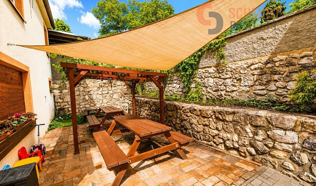Prodej ubytovacího objektu 323 m², Bavory – náhled fotky 13