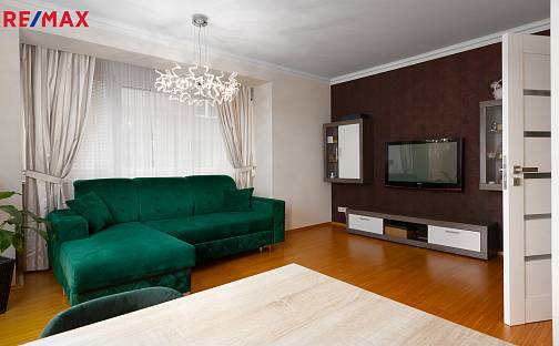 Prodej bytu 3+kk 86 m², Zbrojnická, Karlovy Vary - Drahovice