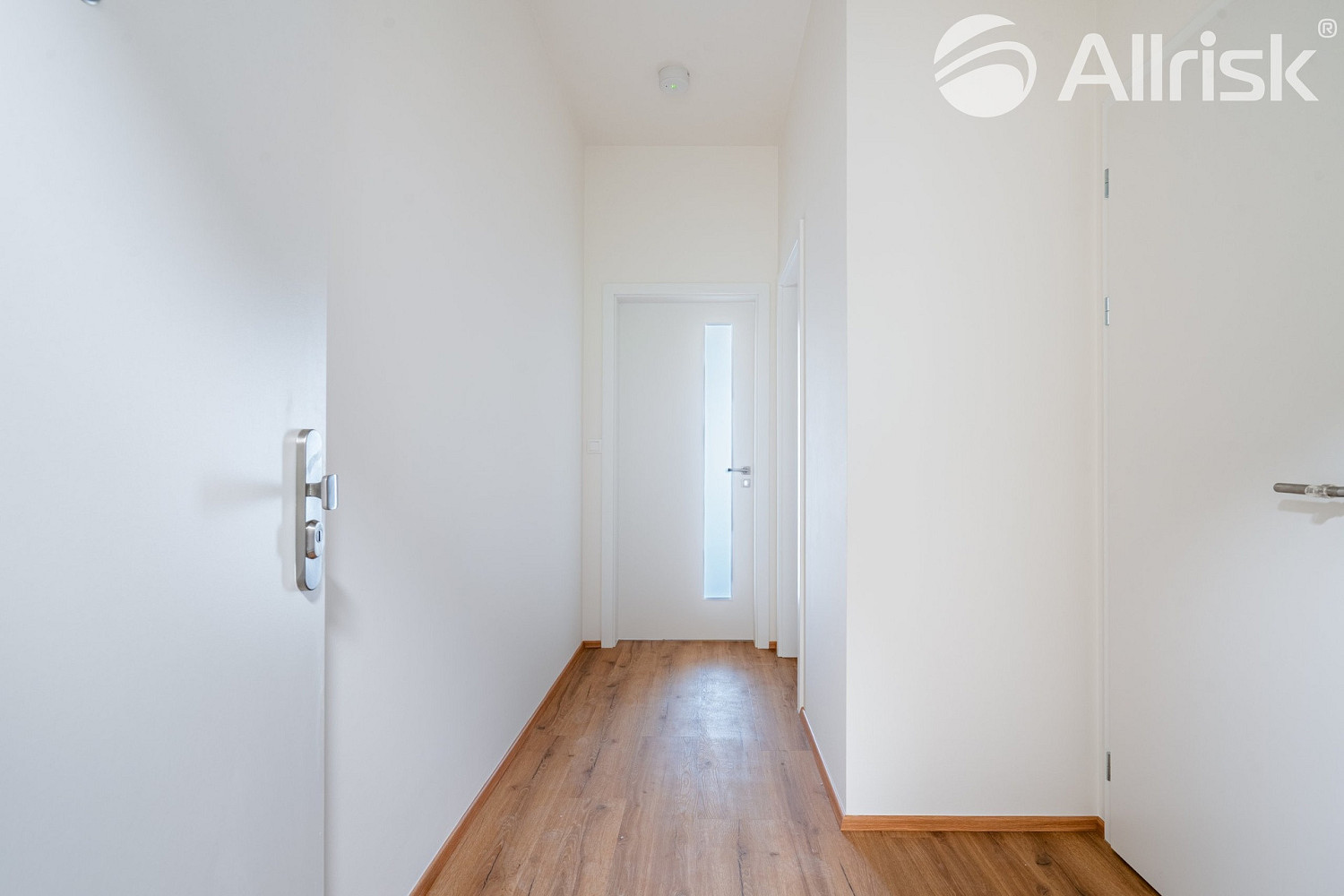 Pronájem bytu 1+kk 28 m² — photo 2