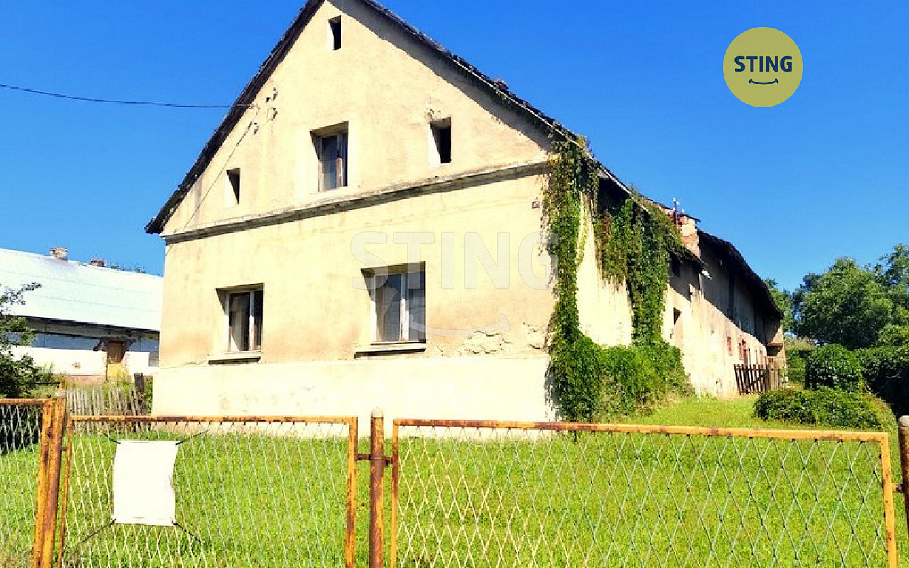 Prodej domu 200 m² s pozemkem 2 439 m²
