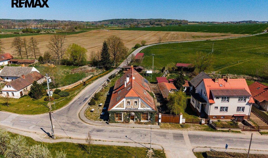 Prodej ubytovacího objektu 398 m², Buzice – náhled fotky 2