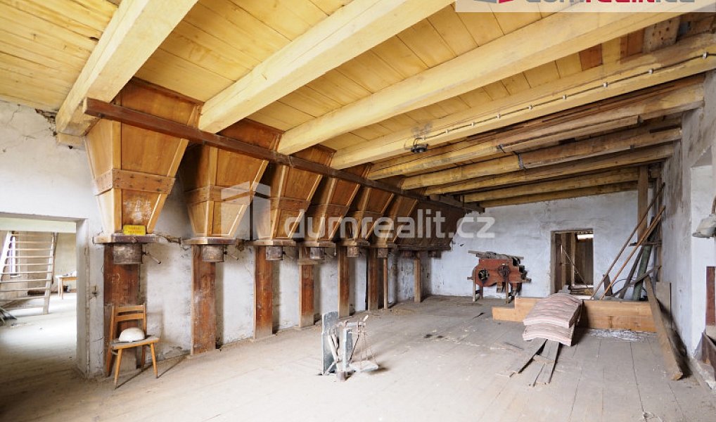 Prodej výrobních prostor 2 000 m², Mšeno – náhled fotky 9