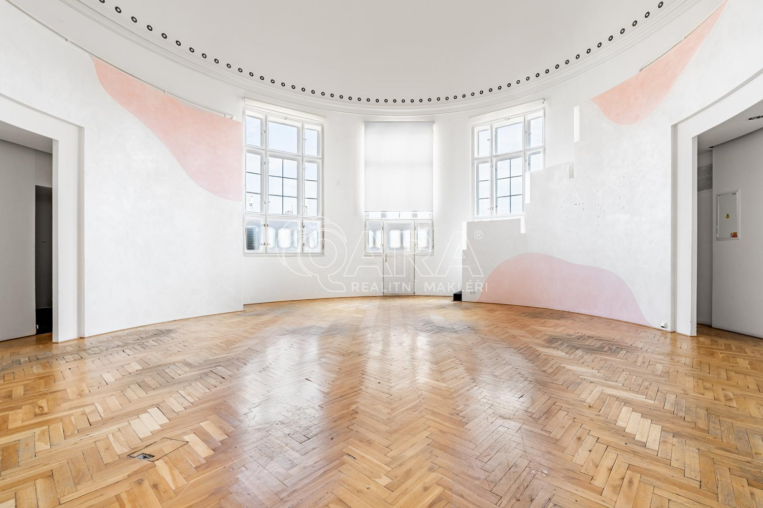 Pronájem kanceláře 230 m² – fotografie 3
