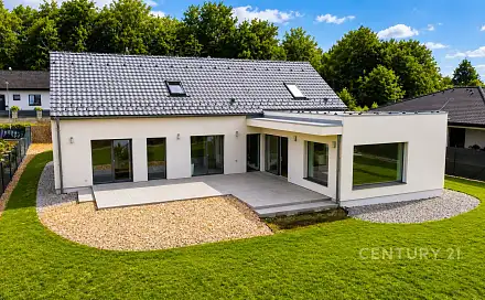 Pronájem domu 236 m² s pozemkem 1 500 m², Benešov