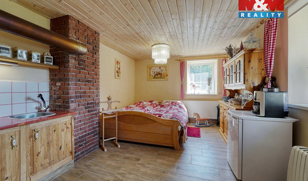 Prodej ubytovacího objektu 359 m², Strážov – náhled fotky 12