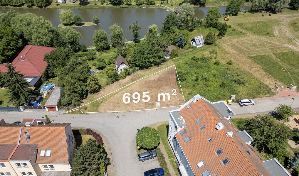 Prodej stavebního pozemku 695 m², Praha – náhled fotky 12