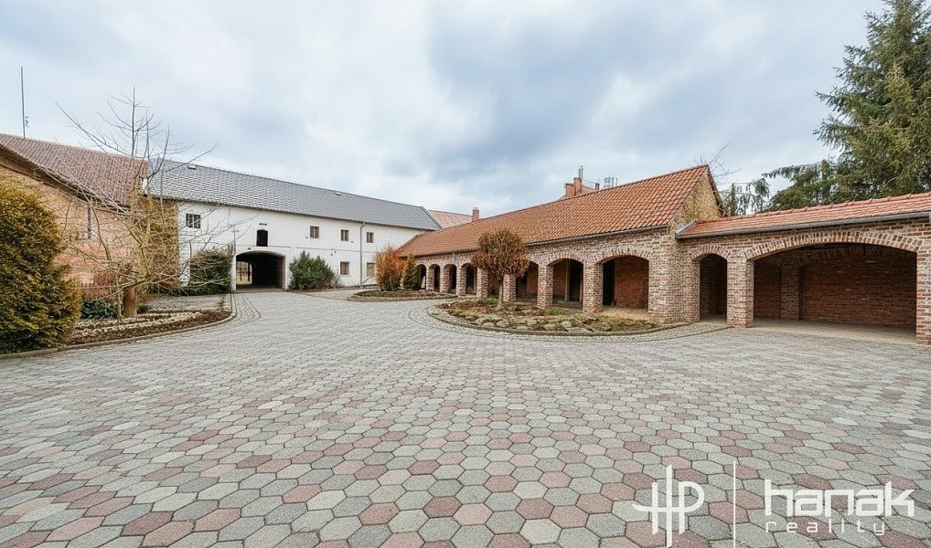 Prodej domu 521 m² s pozemkem 2 552 m², Náklo – náhled fotky 3