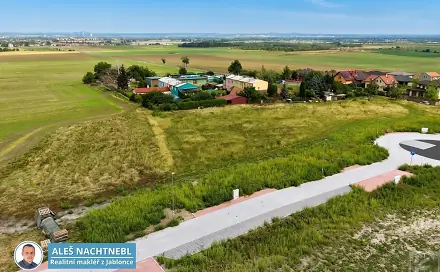 Prodej stavebního pozemku 800 m², Dřínov, okres Mělník