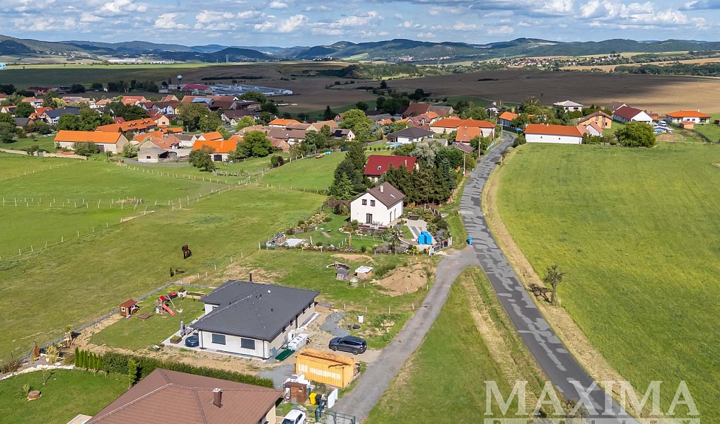 Prodej stavebního pozemku 1 000 m², Chlustina – náhled fotky 8