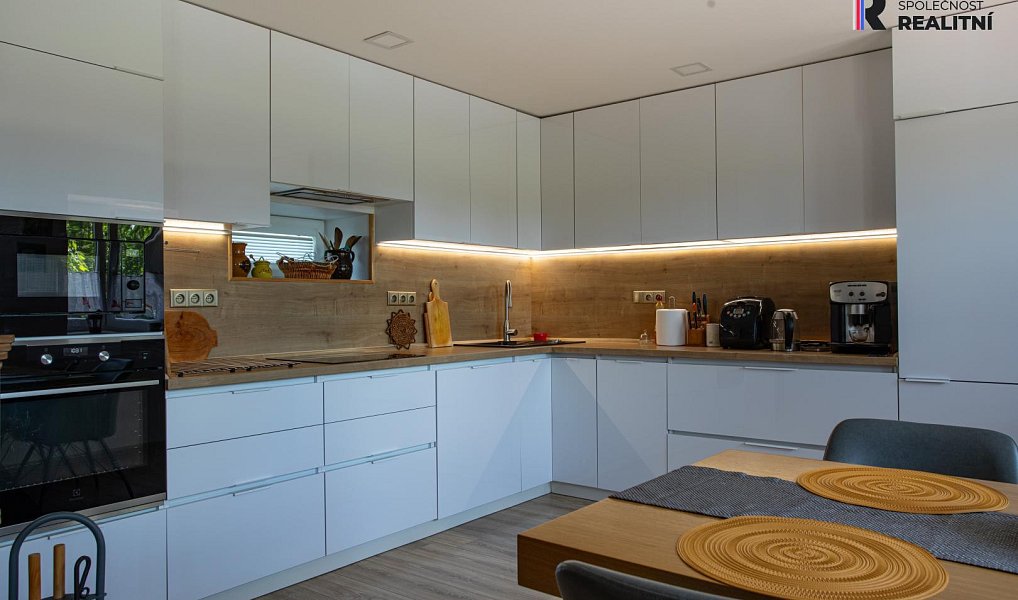 Prodej domu 212 m² s pozemkem 869 m², Třeboň – náhled fotky 8