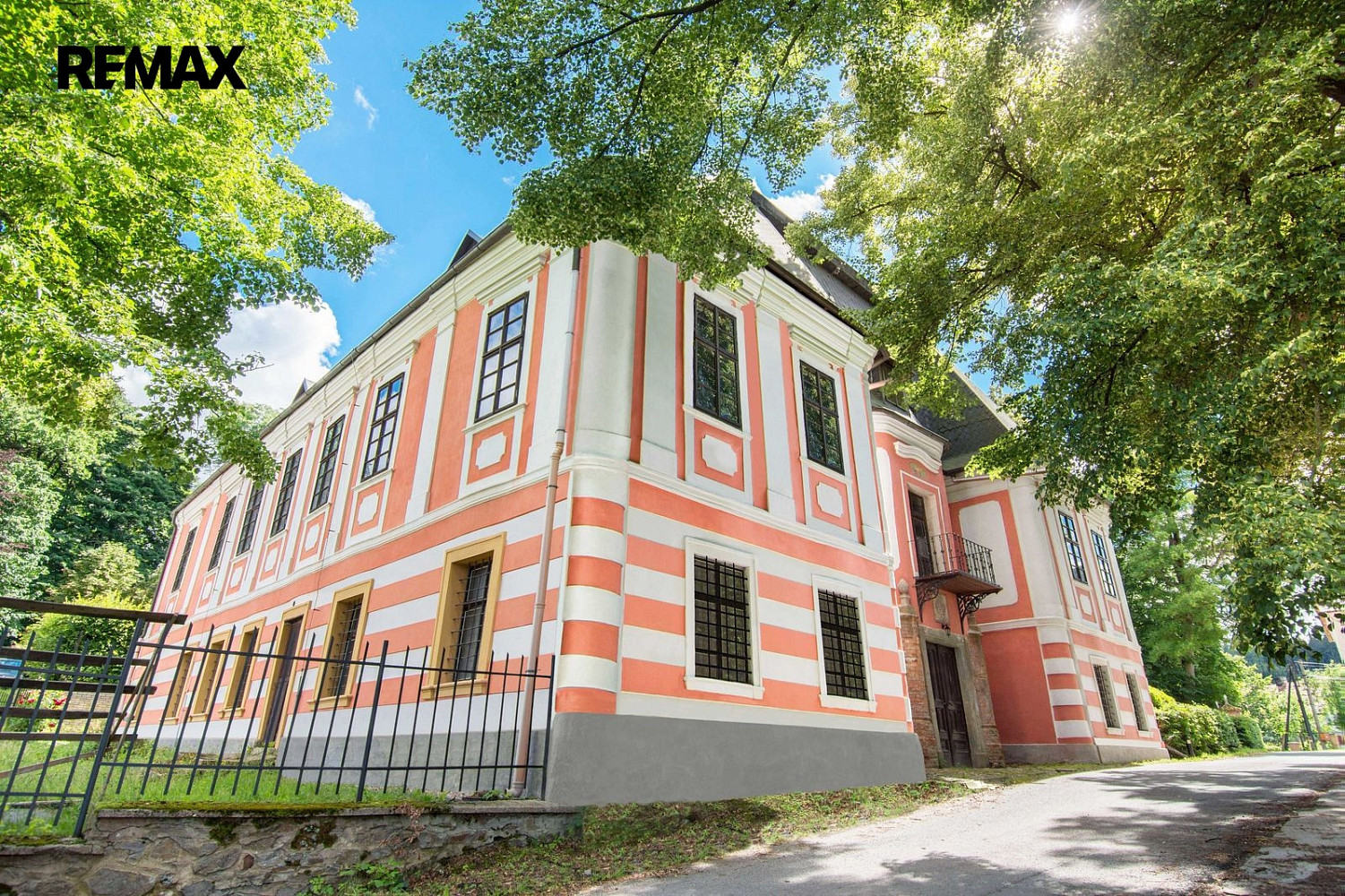 Prodej komerčního objektu (jiného typu) 1 450 m² – fotografie 2