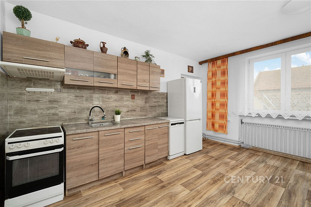 Prodej nájemního domu, činžáku 270 m² — photo 3