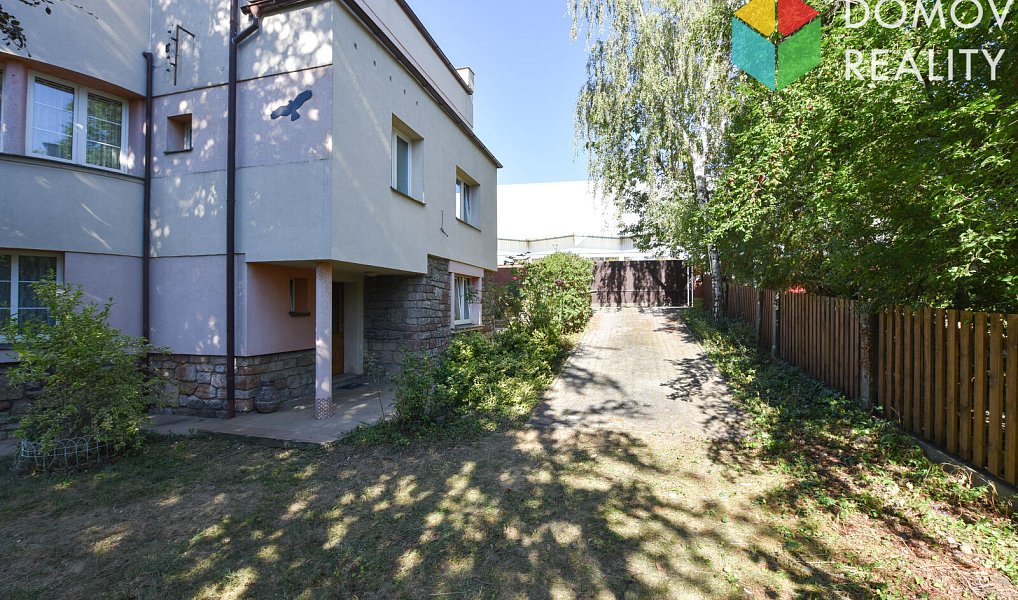 Prodej domu 220 m² s pozemkem 831 m², Beroun – náhled fotky 34