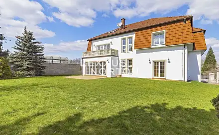 Pronájem domu 610 m² s pozemkem 747 m², U Komárova, Průhonice, okres Praha-západ