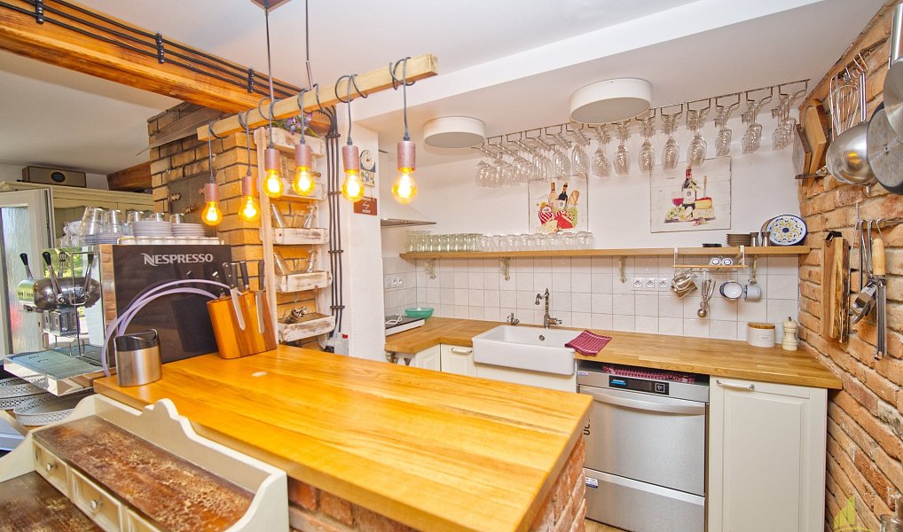 Prodej ubytovacího objektu 300 m², Strachotín – náhled fotky 3
