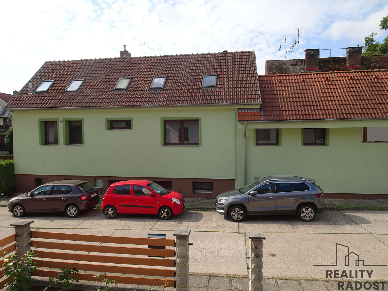 Prodej domu 250 m² s pozemkem 221 m² – fotografie 2