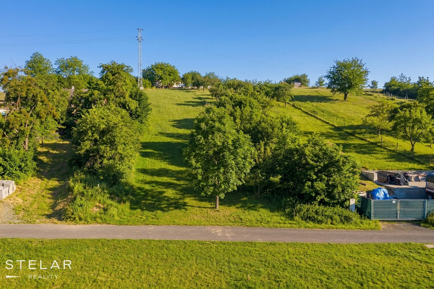 Prodej stavebního pozemku 2 025 m² – fotografie 4