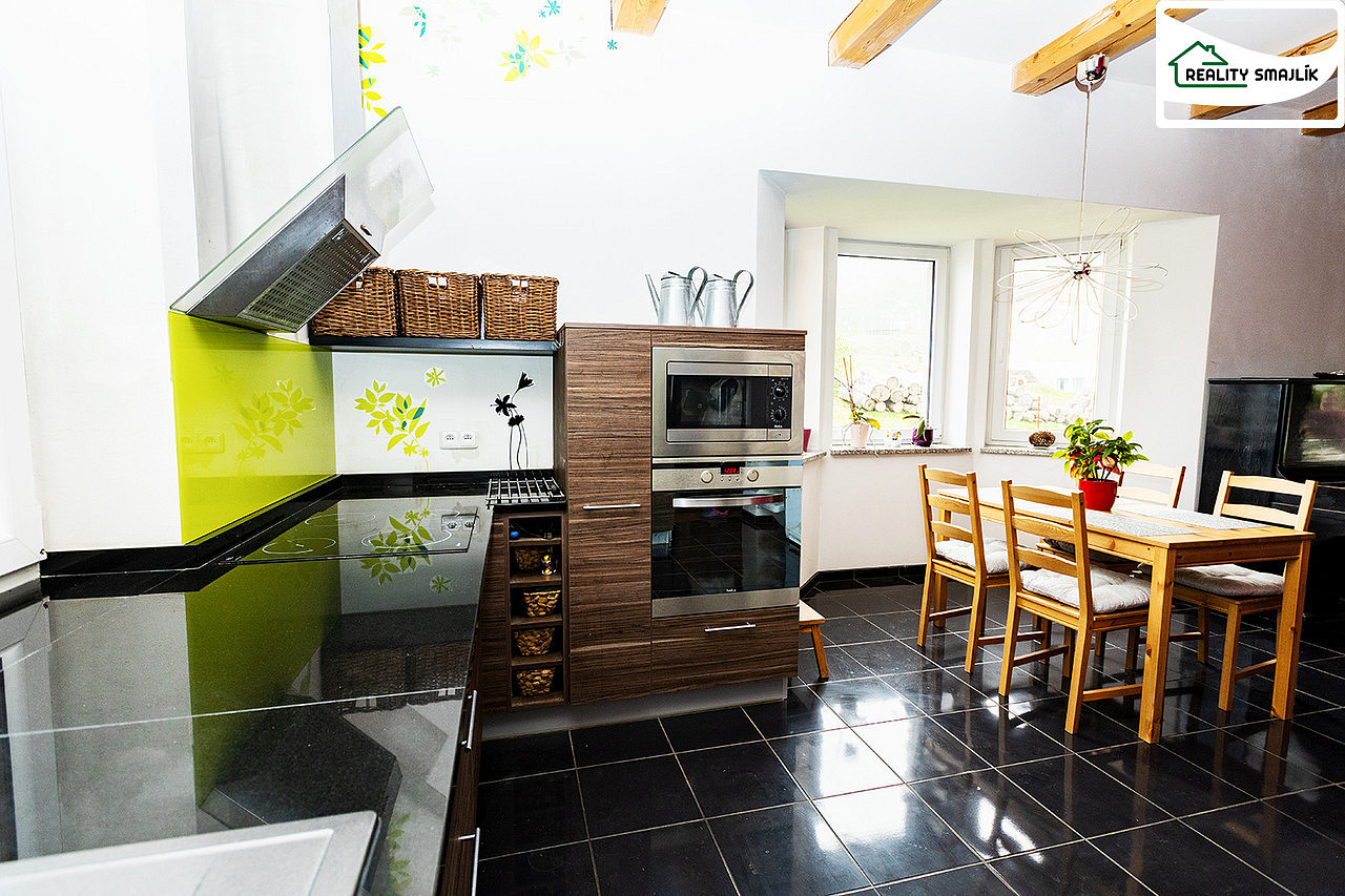 Prodej domu 250 m² s pozemkem 1 048 m² – fotografie 2