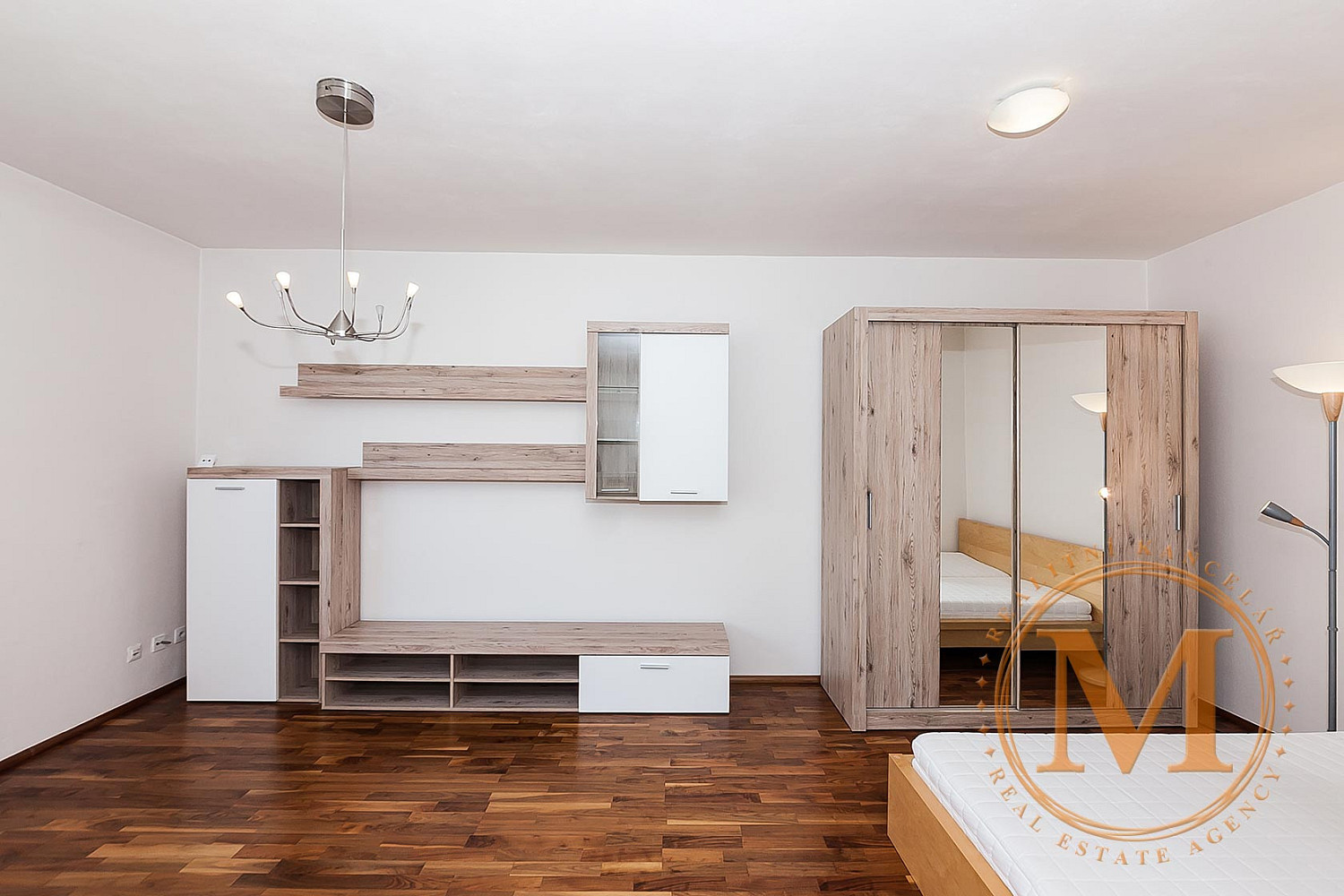 Pronájem bytu 1+kk 40 m² – fotografie 3