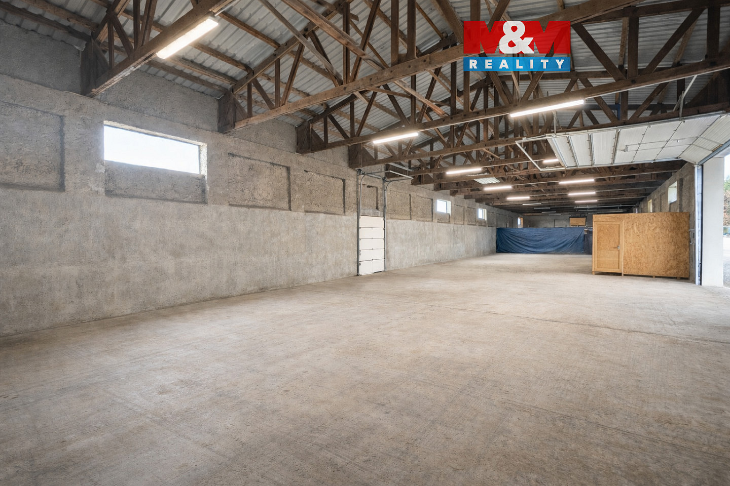 Pronájem obchodních prostor 380 m²