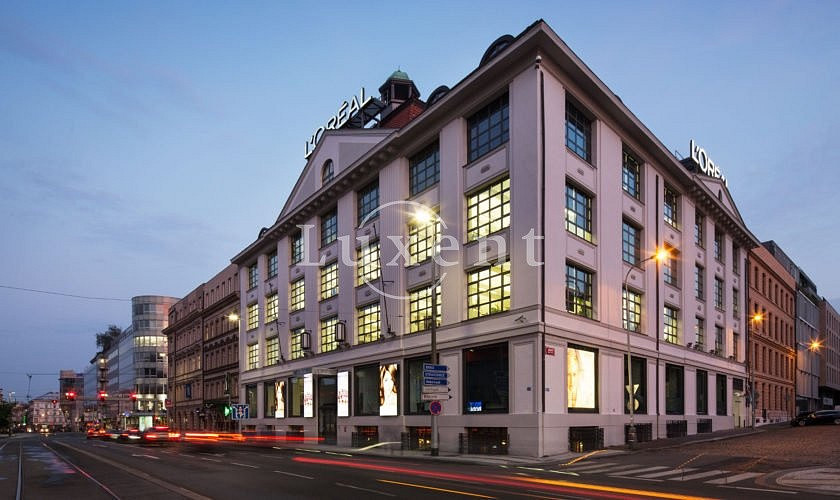 Pronájem kanceláře 247 m²
