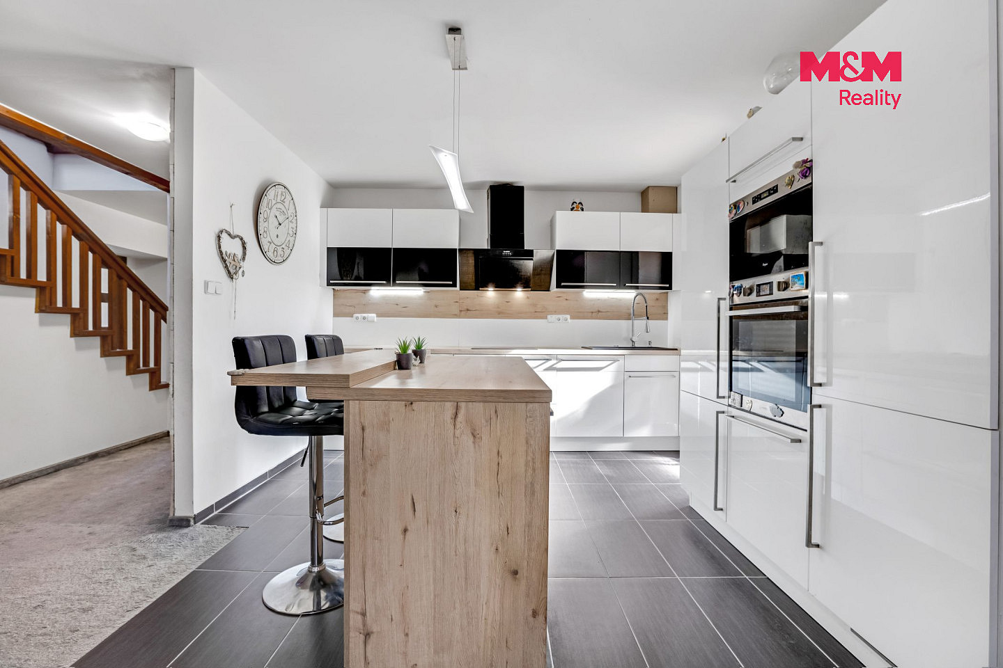 Prodej domu 210 m² s pozemkem 1 040 m² – fotografie 2