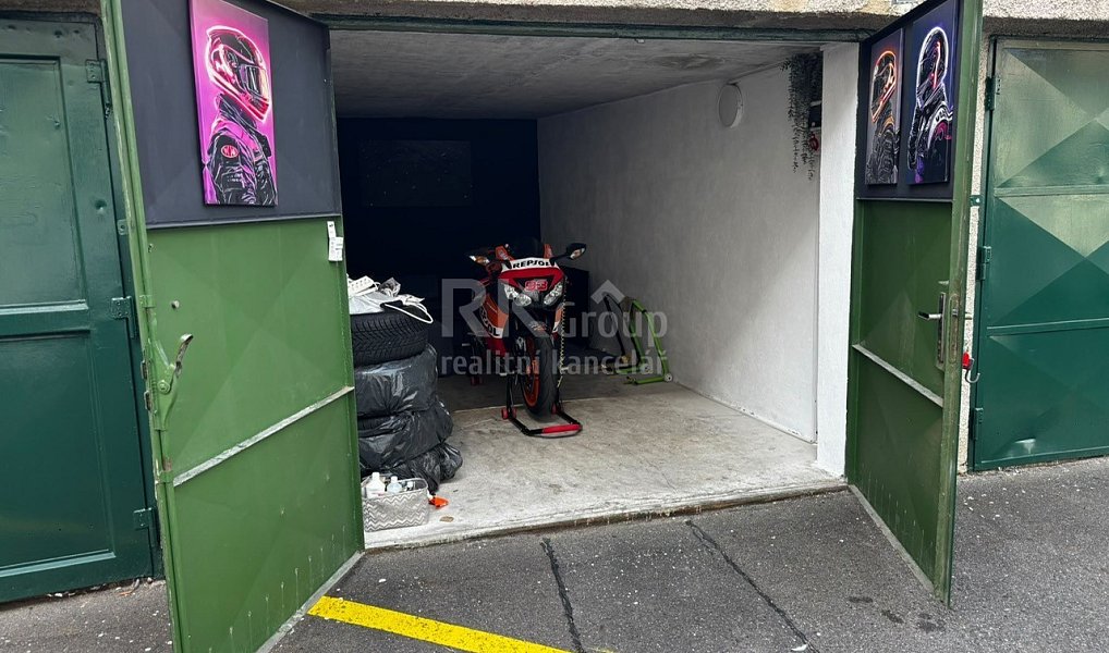 Pronájem garáže nebo skladu, 18 m2 + místo před garáží 12 m2, Praha 4 - Michle, ul. Kapitulská, Praha – náhled fotky 2