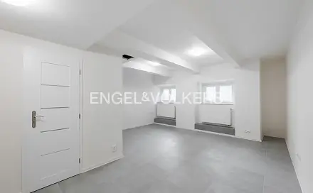 Pronájem bytu 1+kk 33 m², Nad Kajetánkou, Praha 6 - Břevnov