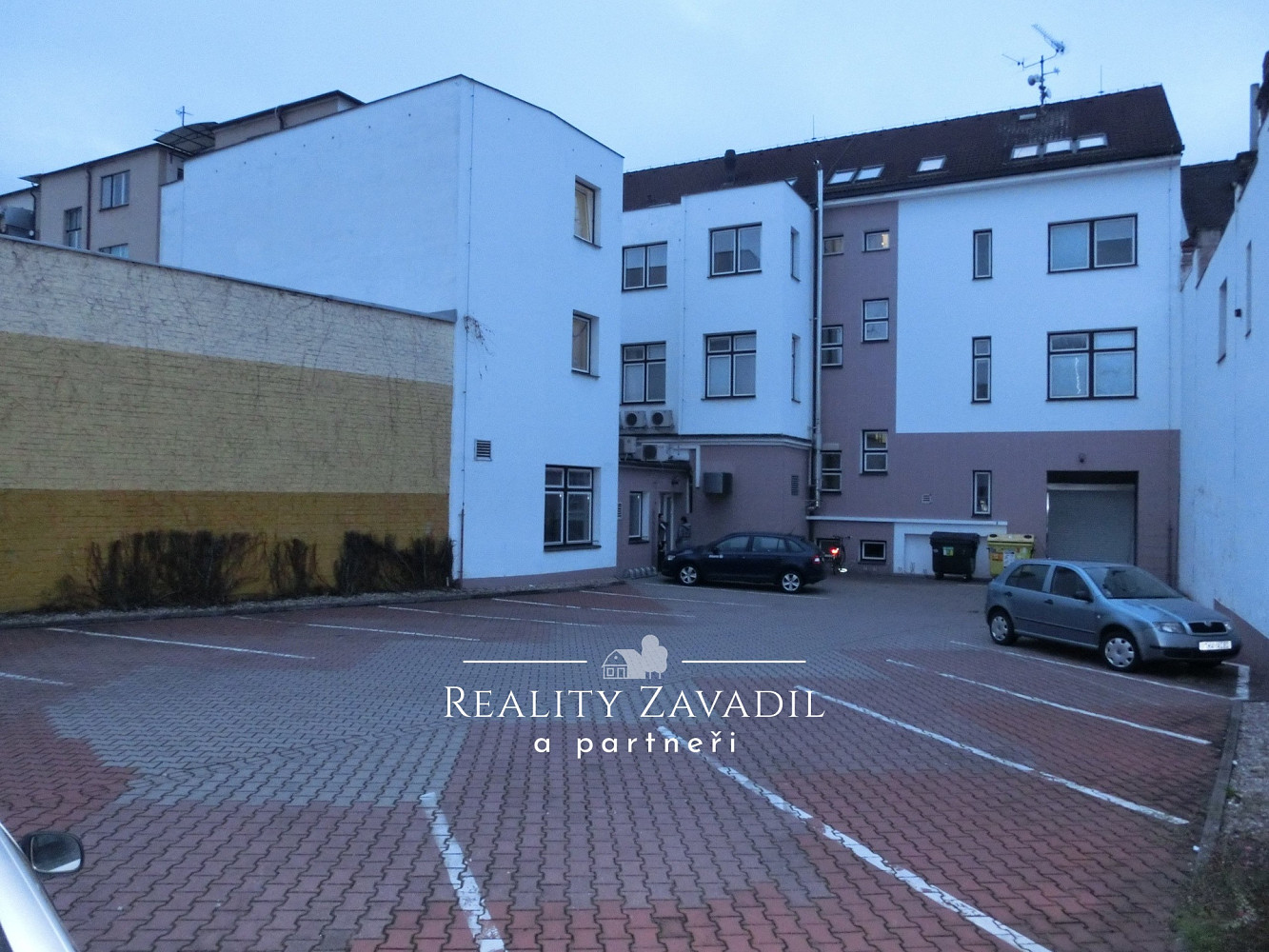 Pronájem parkovacího stání 12 m2, Pardubice - Zelené Předměstí – fotografie 2