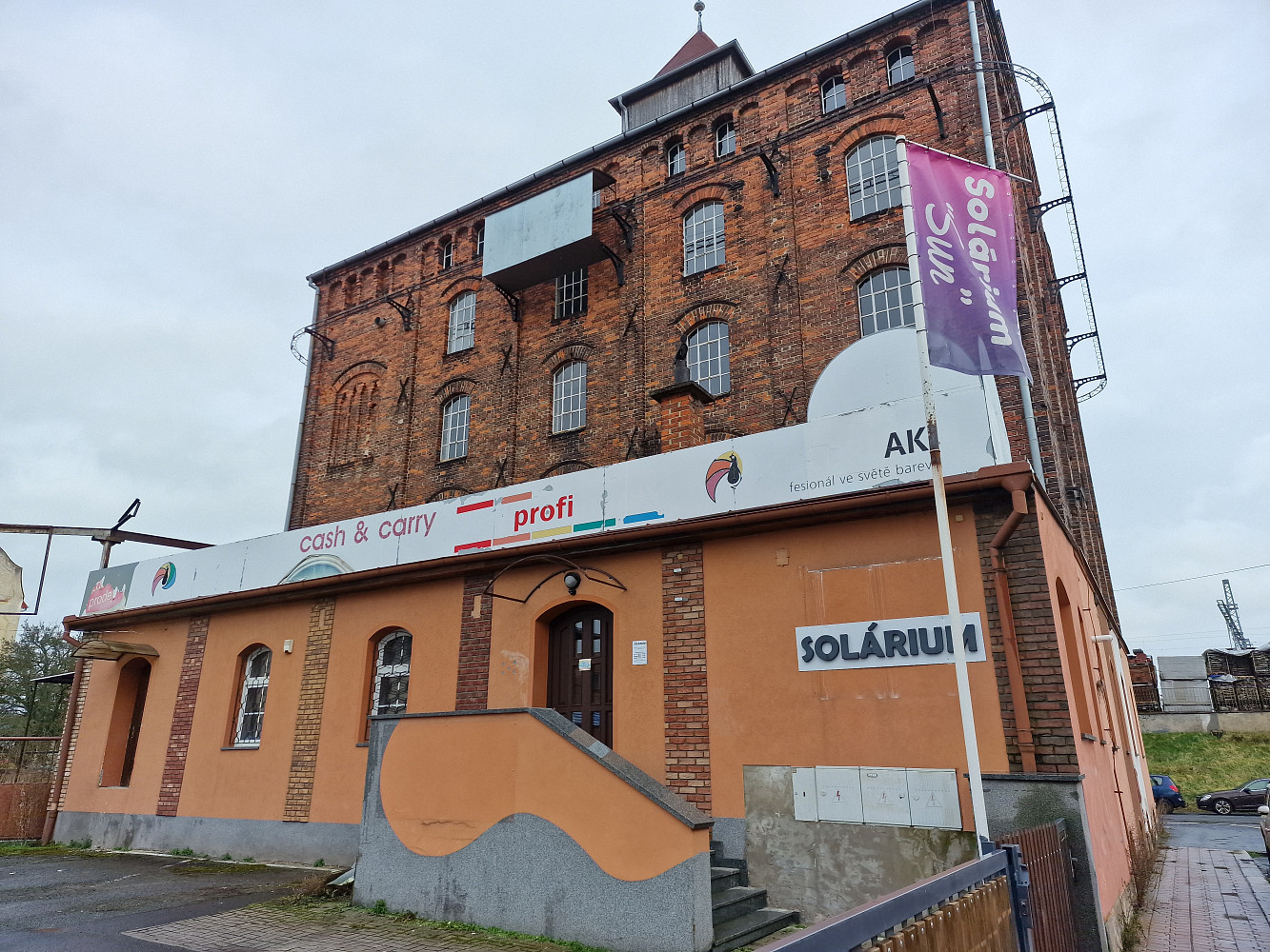Pronájem obchodních prostor 400 m² – fotografie 2