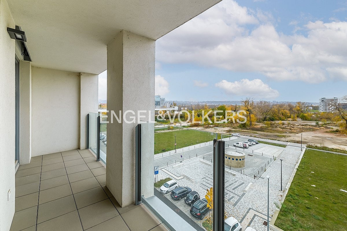 Pronájem bytu 2+kk 63 m² – fotografie 3