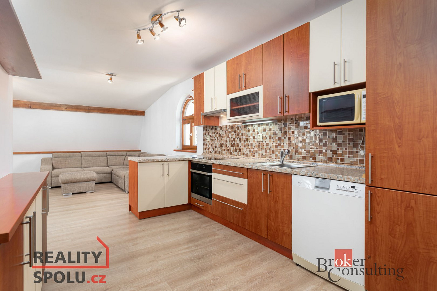 Pronájem bytu 3+kk 66 m² – fotografie 2