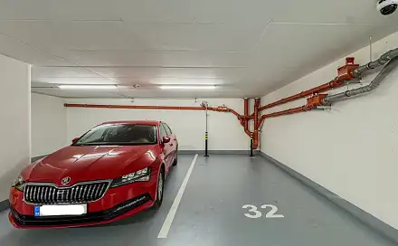 Pronájem garážového stání vedle Muzea, Rubešova, Praha 2 - Vinohrady