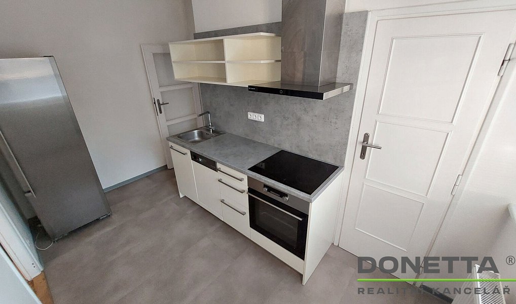 Pronájem bytu 3+1 88 m², Hradec Králové – náhled fotky 11