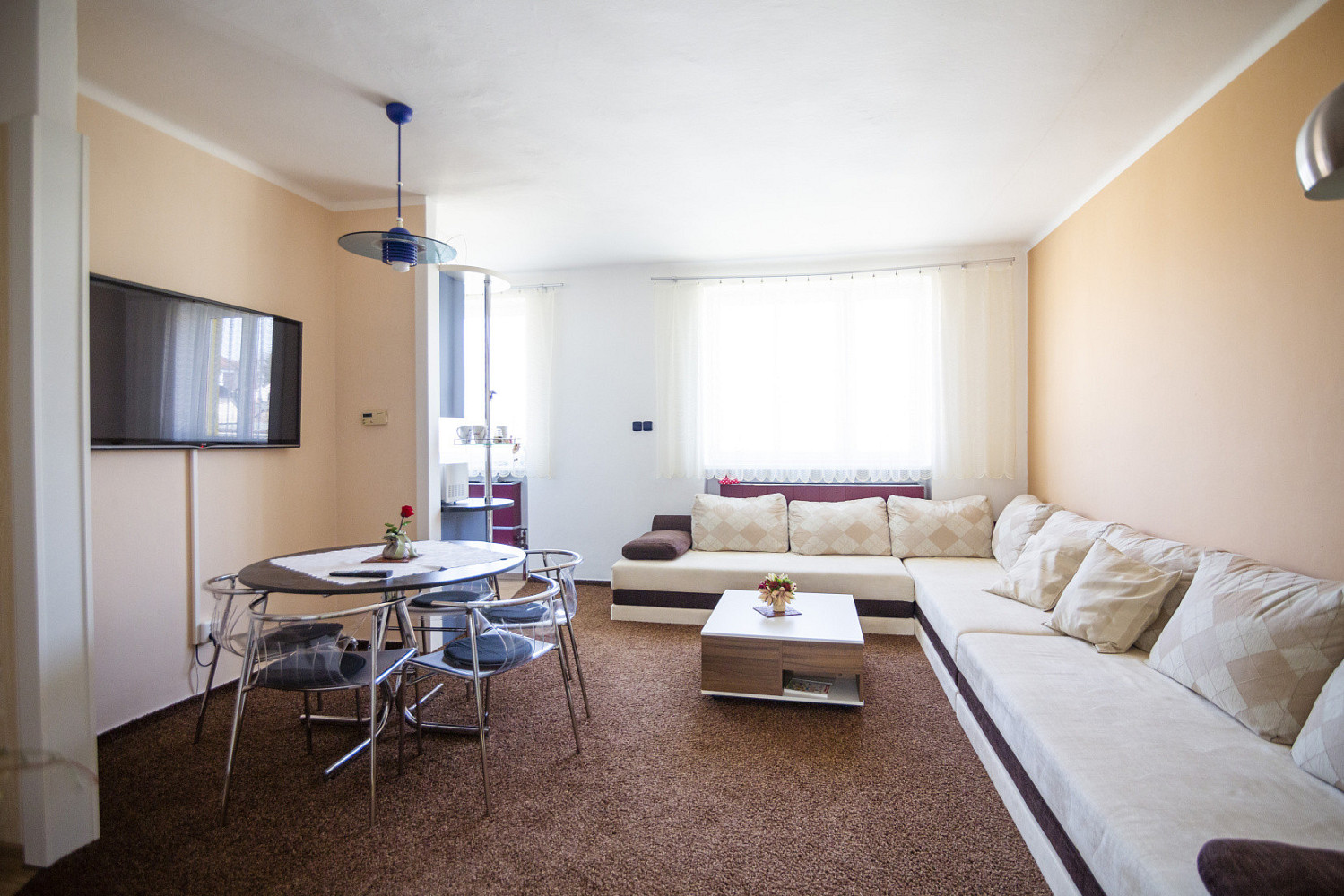 Pronájem bytu 4+kk 92 m² — photo 2